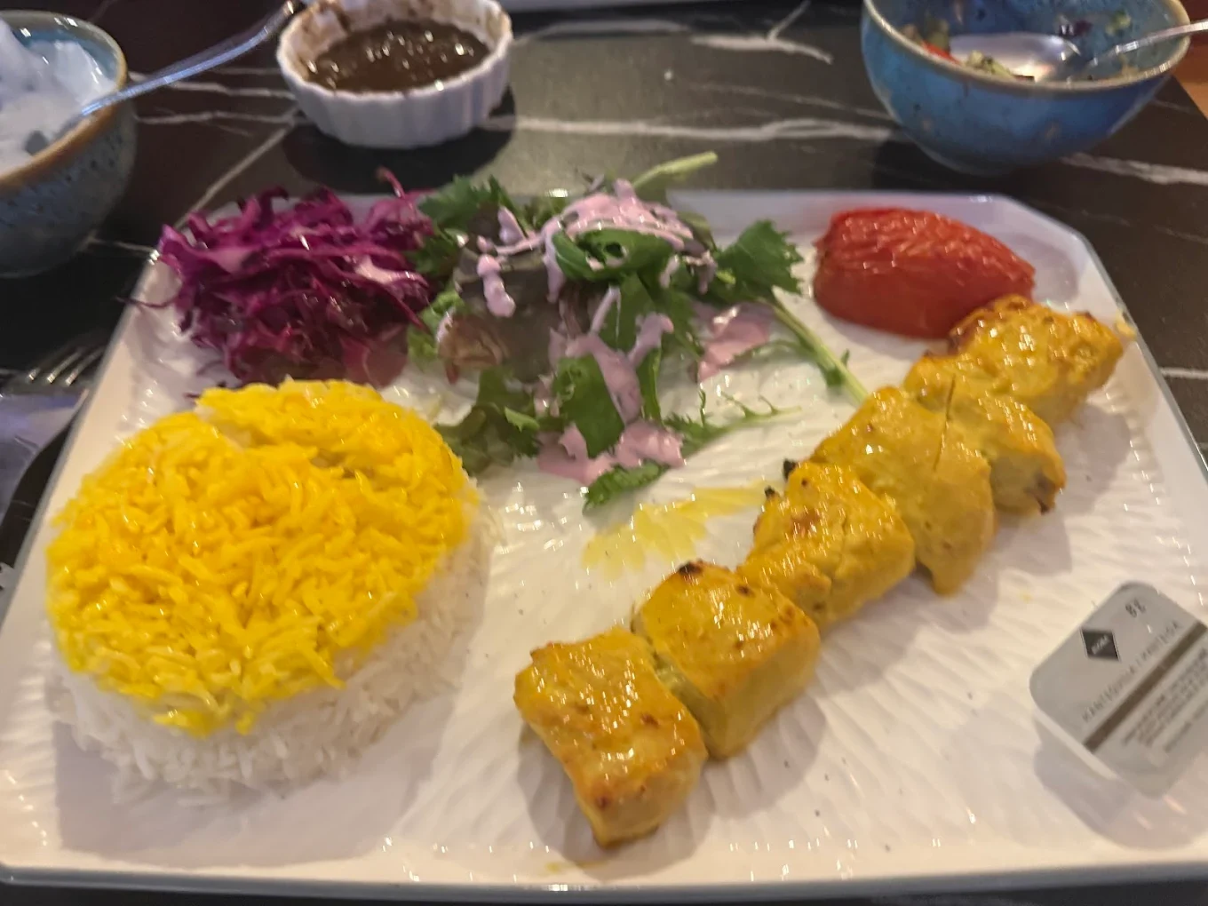 Jujeh kebab de pollo al azafrán de Casa Tehran