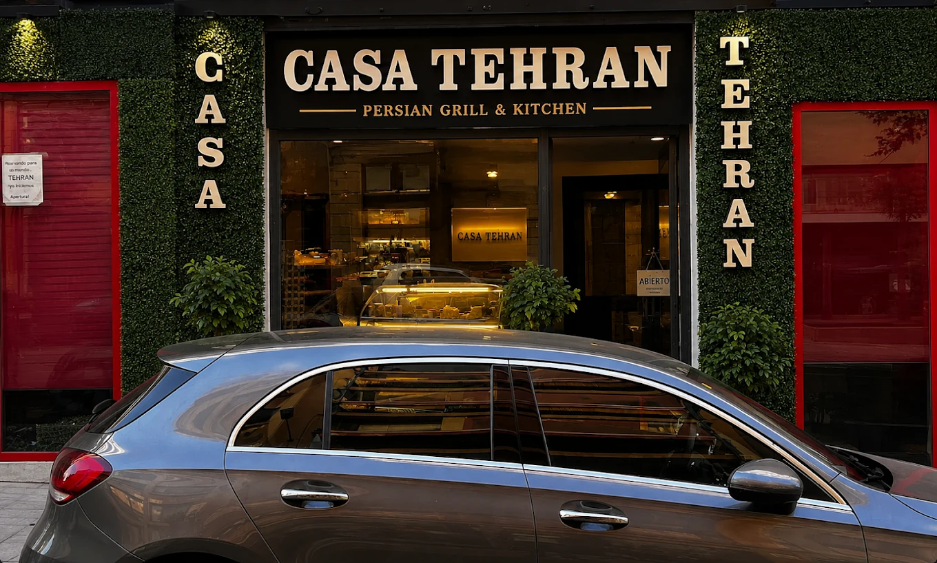 Fachada del restaurante Casa Tehran en Alicante